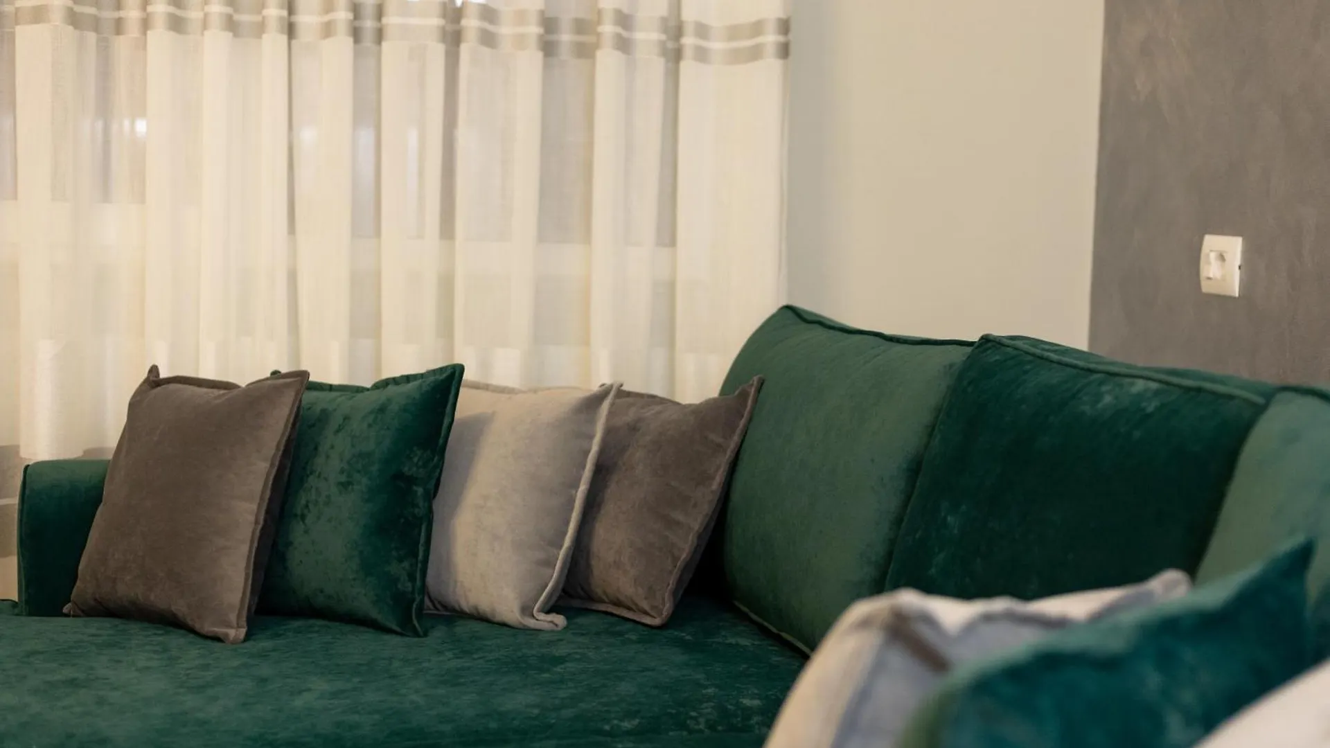 Tirana Days Free Parking Apartment Albania