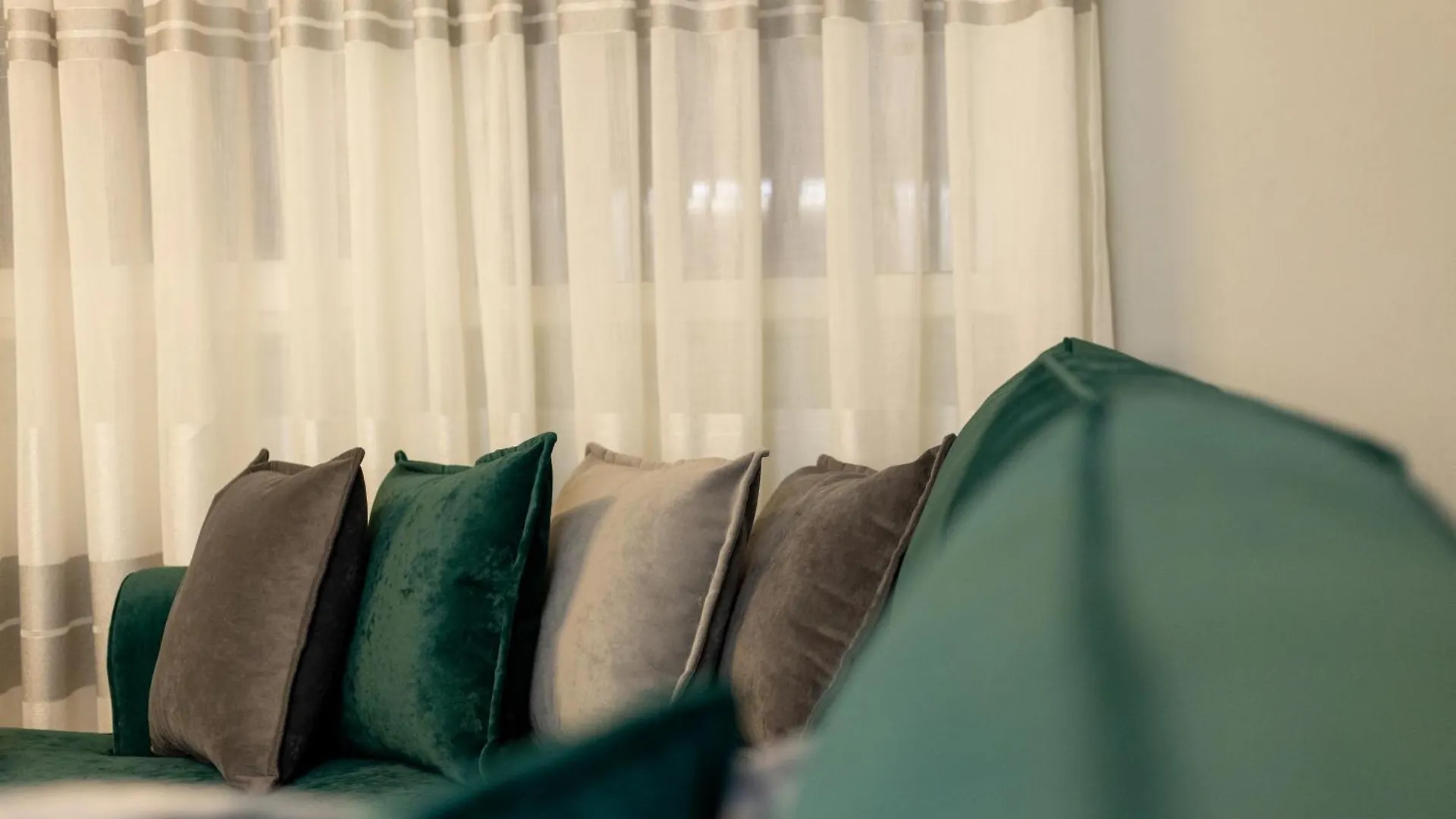 Tirana Days Free Parking Apartment Albania