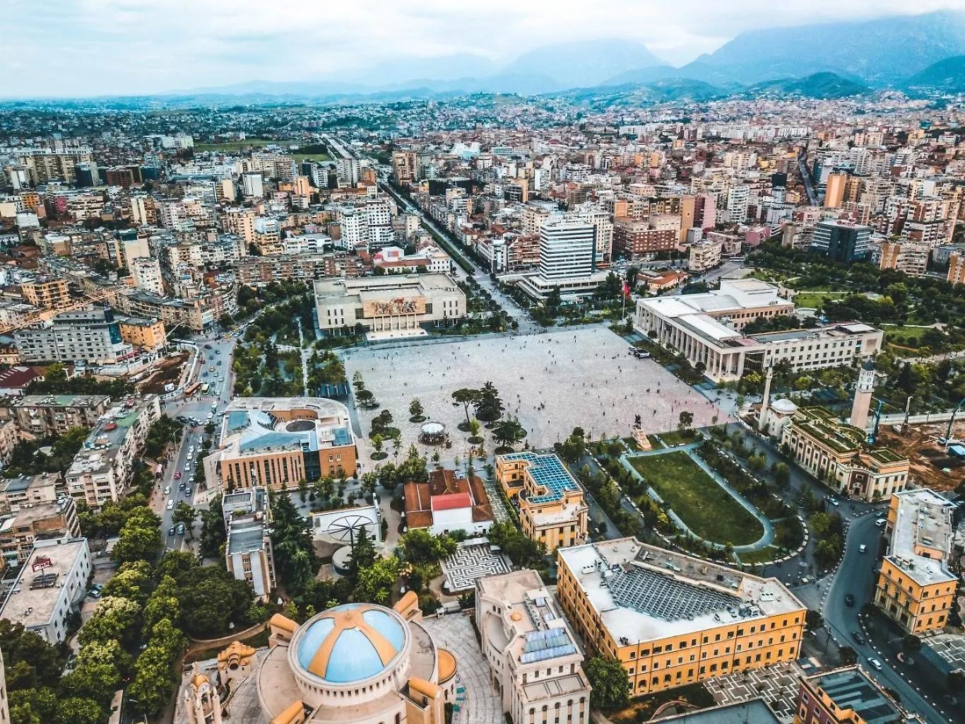 Tirana Days Free Parking Apartment Albania